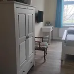 Herrenhaus Schmoelen Gbr 게스트하우스