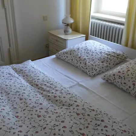 Herrenhaus Schmoelen Gbr