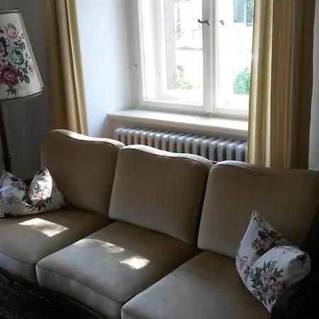 Herrenhaus Schmoelen Gbr